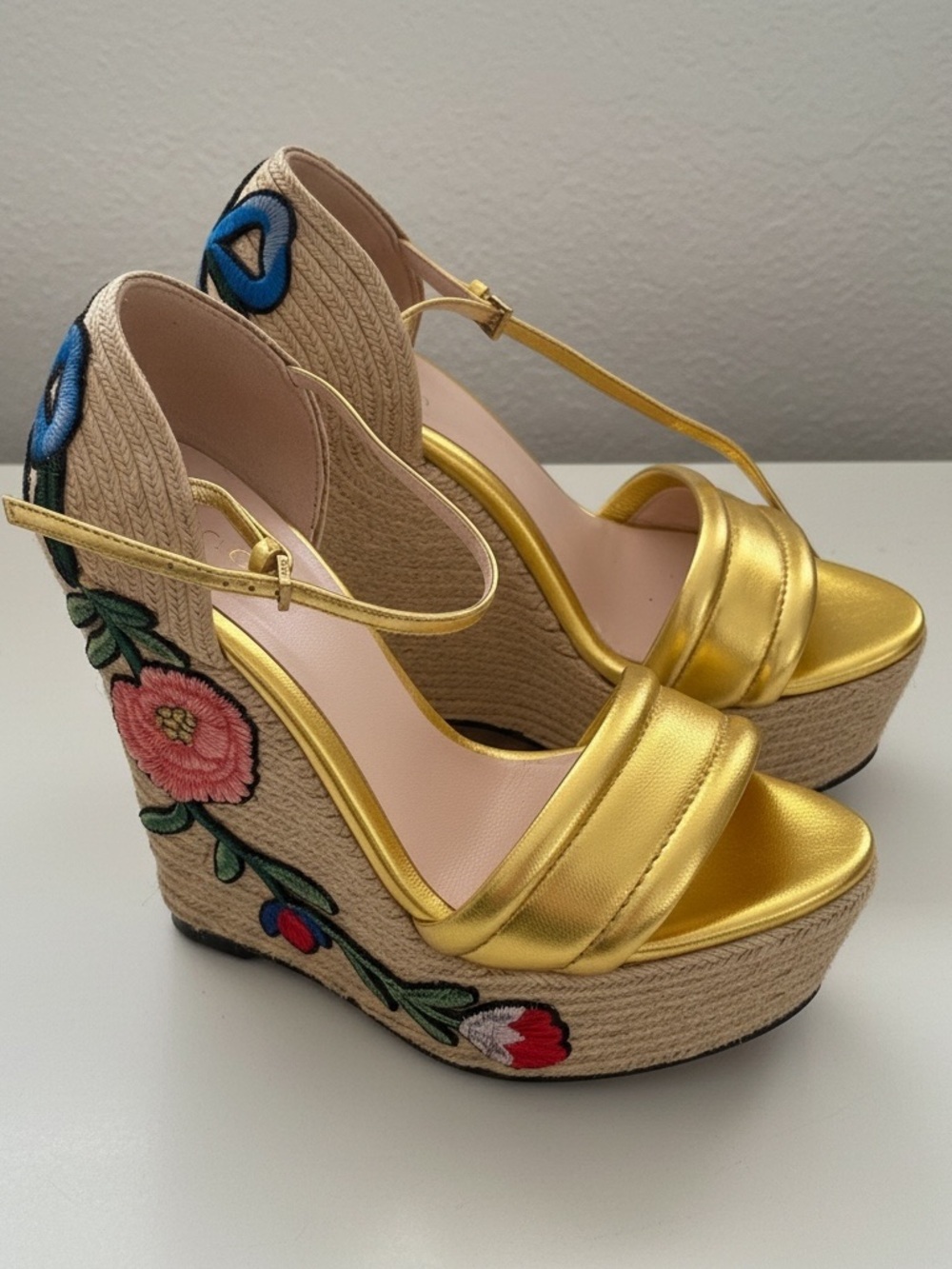 Gucci Ophelia Metallic Gold  Leather High Wedge Espadrille Sandals ; size 37 EUC